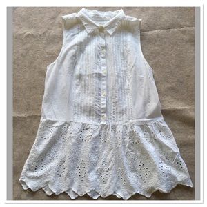 Gap sleeveless lace shirt
